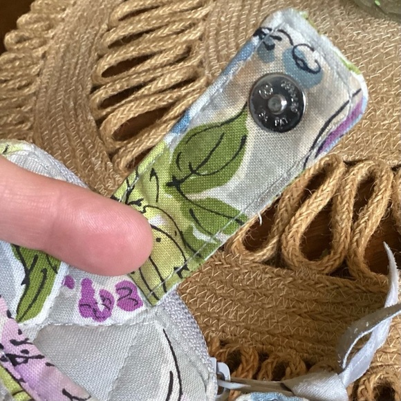 Vera Bradley Small Wristlet Wallet and Nomadic Floral Makeup Bag - Picture 6 of 7